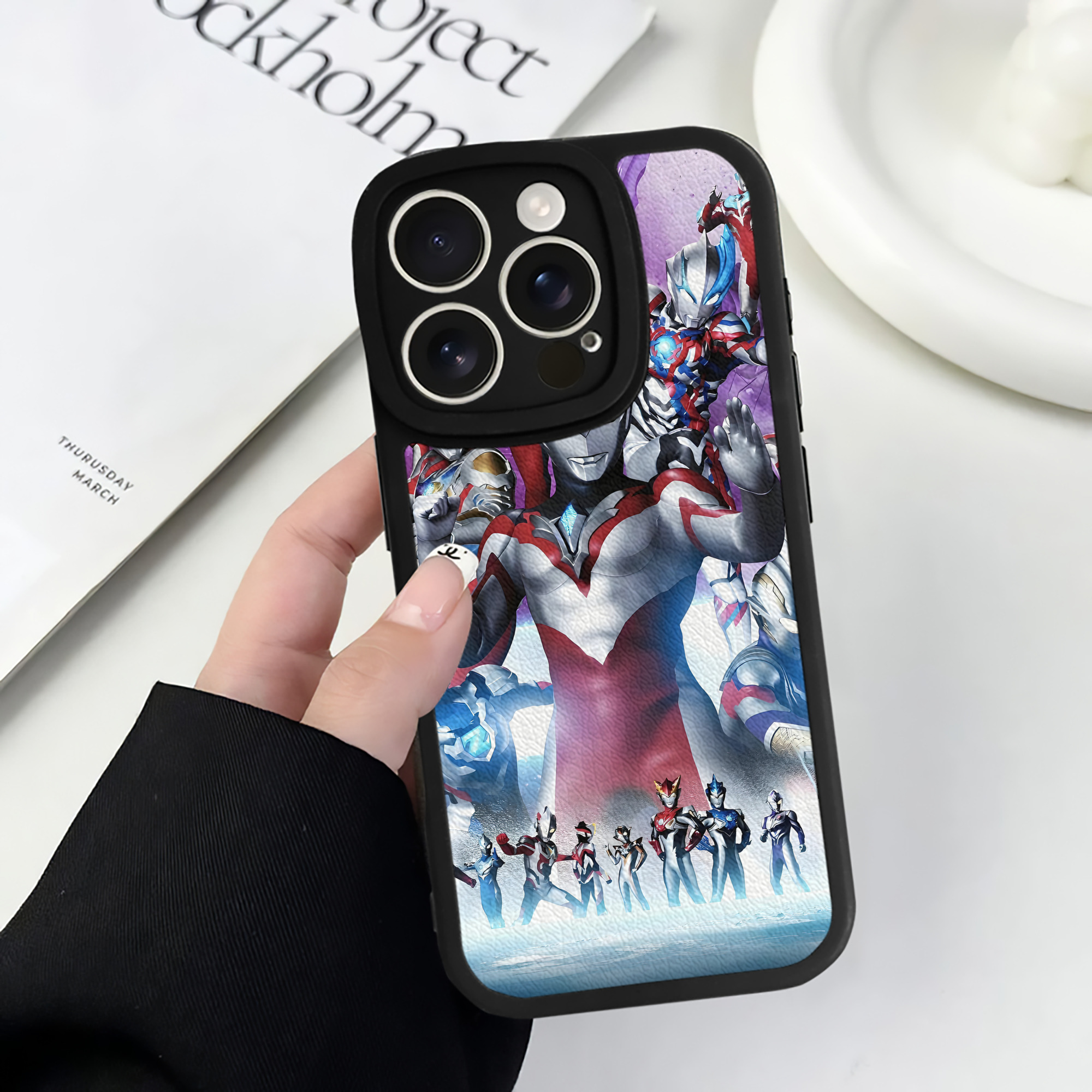 ウルトラマン Ultraman 【iPhone 16シリーズ対応】シリコンスマホケース（レザー調） 材質：シリコン